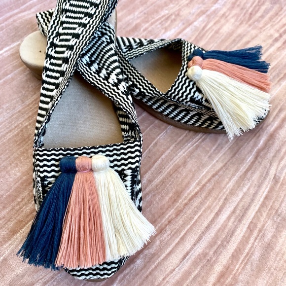 SOLD OUT ✨ Ballerina Flats - Picture 2 of 4
